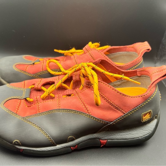 Sperry Hydrogrip Quad-Grip technology for enhanced traction and non marking sole - Picture 3 of 5